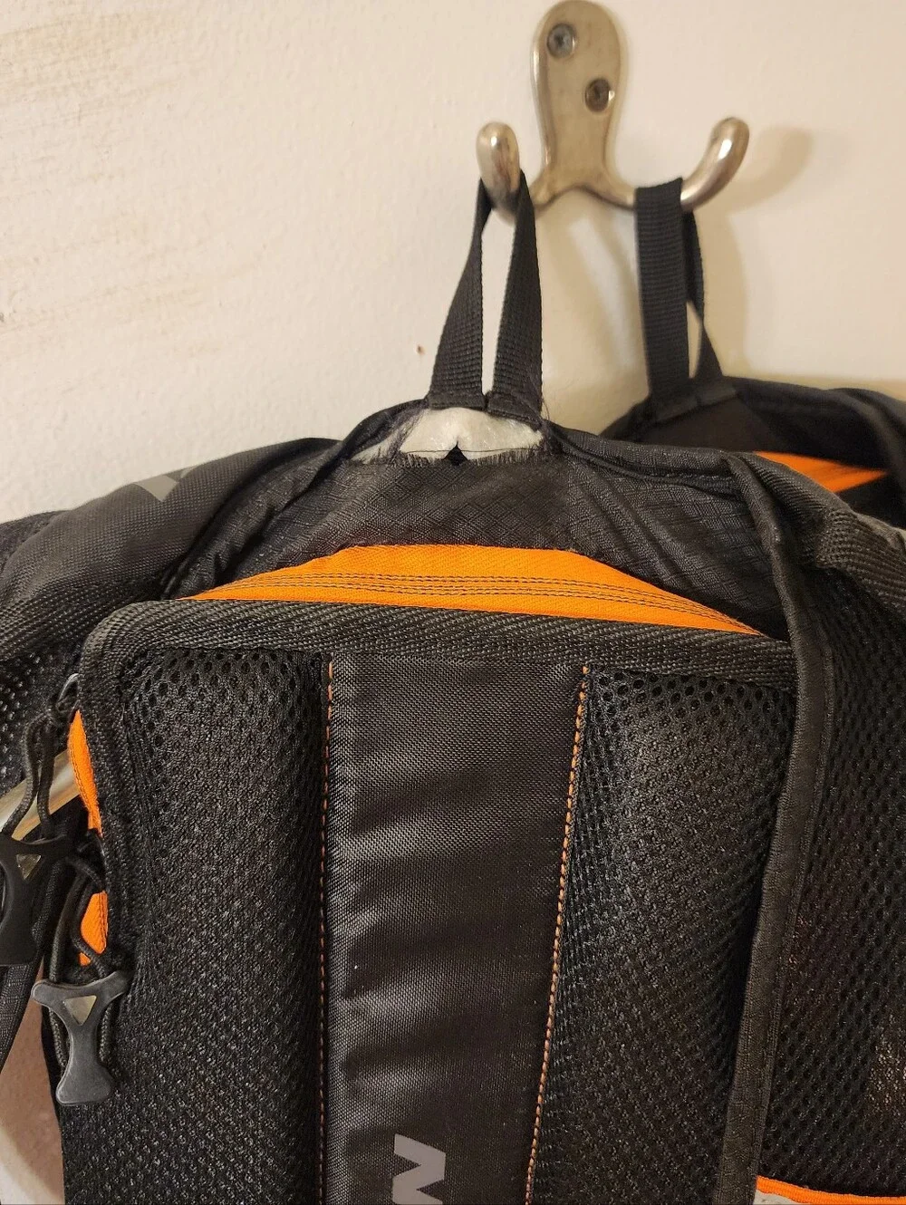 Nishiki Adult Oswego 70 oz. Hydration Pack/Water Bladder/Comparable to Camelbak